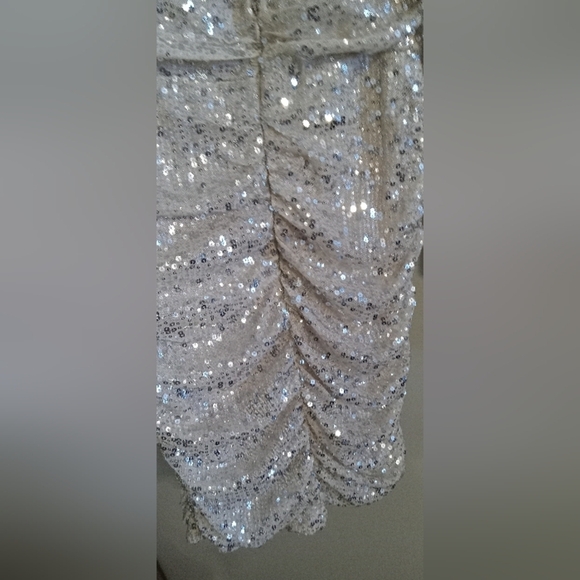 Vici Sequin Platinum balloon sleeve Dress Size M - Picture 9 of 15